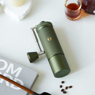 Green high-uniformity grinding manual coffee bean grinder